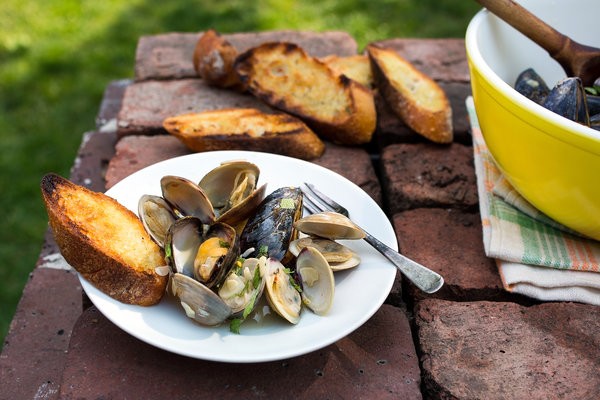 Grilled clams and mussels with garlic, almonds and mint