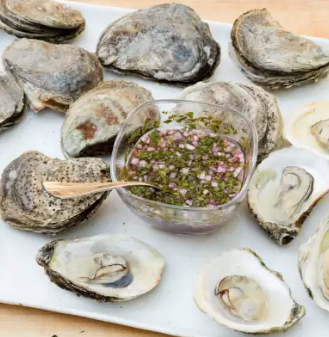 Grilled clams with mignonette sauce