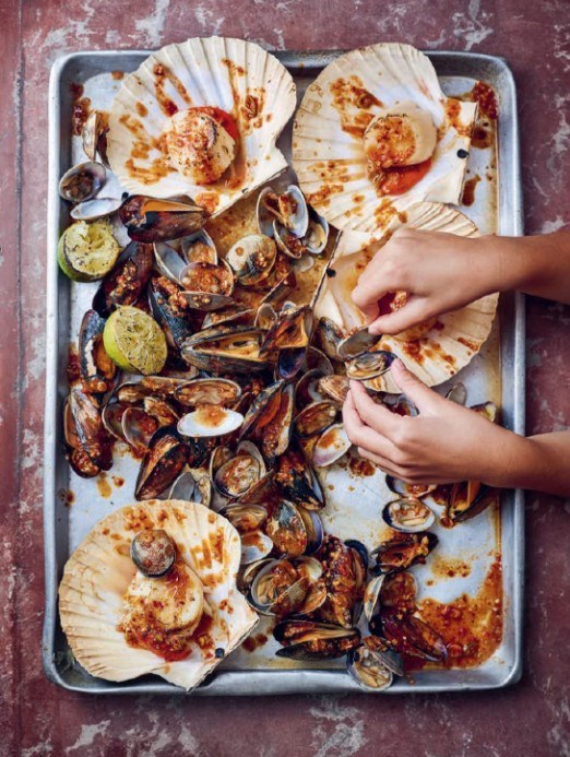 Grilled clams with sweet doenjang vinaigrette (Jogae gui)