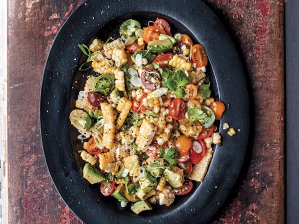 Grilled corn and tomato salad