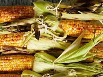 Grilled corn on the cob with chipotle-lime rub