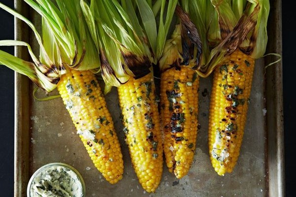 Grilled corn with basil butter
