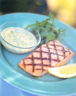 Grilled 'crunchy' salmon with gravadlax sauce