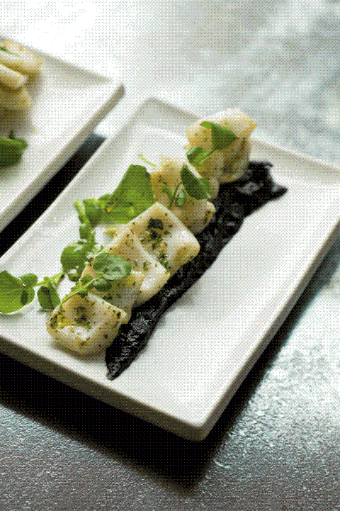 Grilled cuttlefish with squid ink sauce (Chocos a la plancha con su tinta)