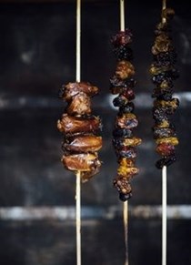 Grilled dates and raisins with black pepper and honey