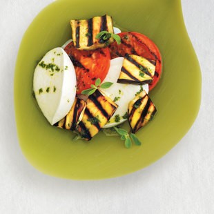 Grilled eggplant and tomato with fresh mozzarella (Mozzarella con verdure grigliate)
