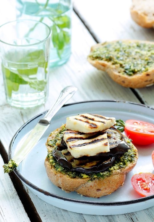 Grilled eggplant burgers with halloumi cheese