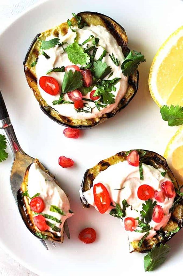 Grilled eggplant with yoghurt sauce