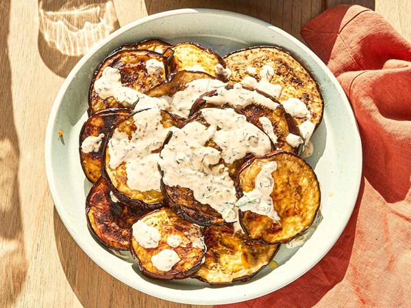 Grilled eggplant with yogurt sauce