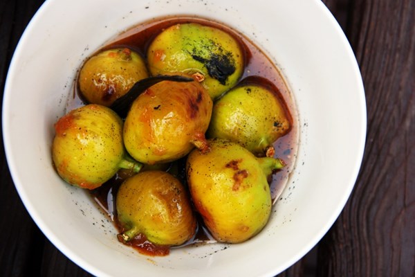 Grilled figs packet