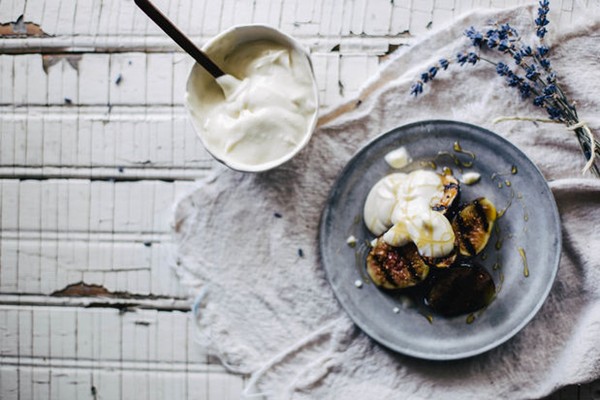 Grilled figs with homemade lavender crème fraîche