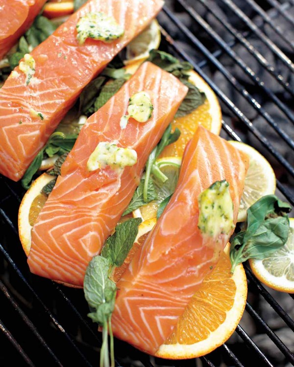 Grilled fish with citrus