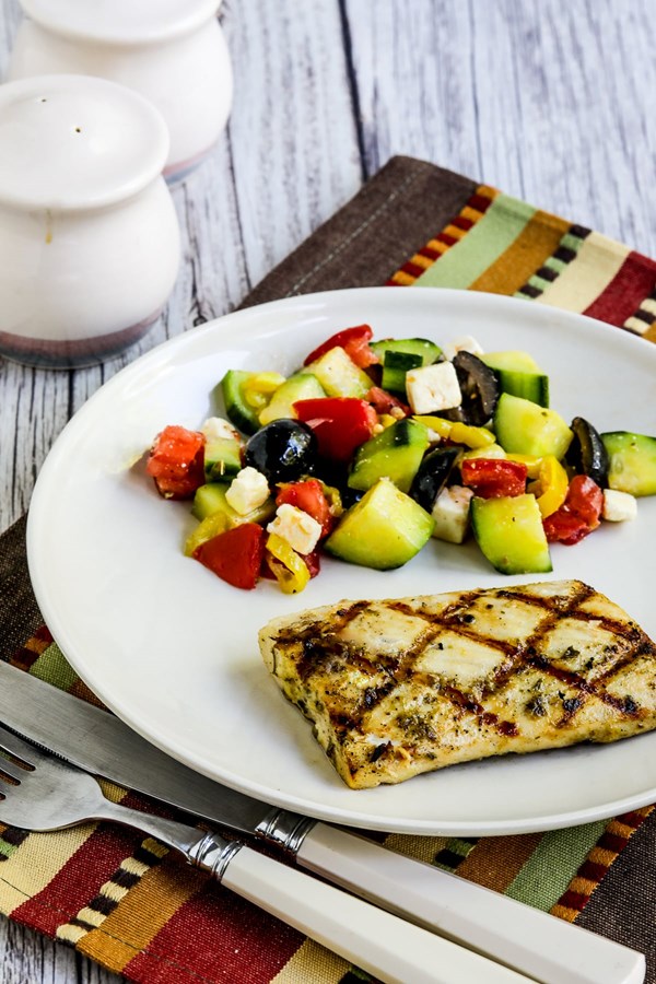 Grilled fish with lemon and capers