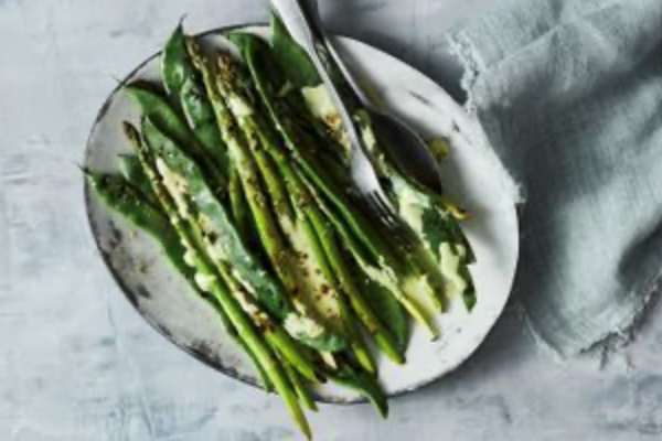 Grilled flat beans and asparagus with green toum