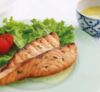 Grilled fresh salmon with green curry sauce