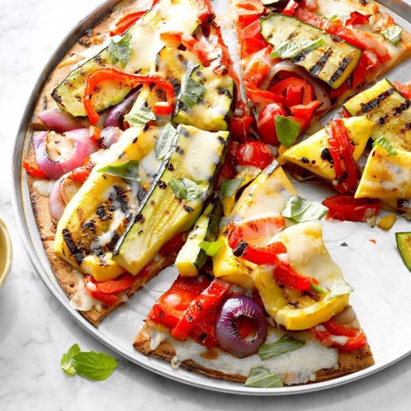 Grilled garden veggie pizza