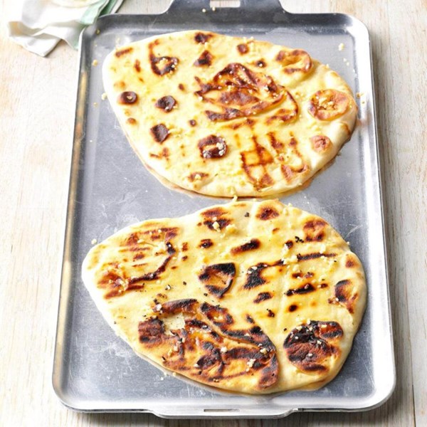 Grilled garlic naan