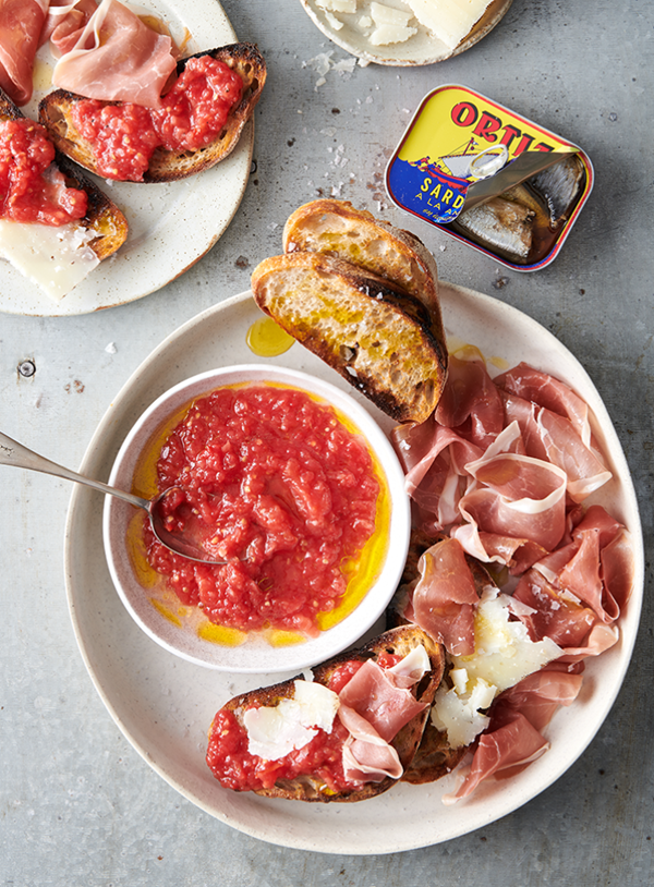 Grilled garlicky tomato bread