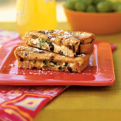 Grilled goat cheese sandwiches with fig and honey