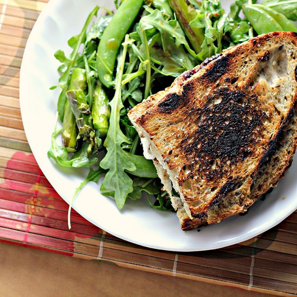 Grilled goat cheese sandwiches with fig and honey