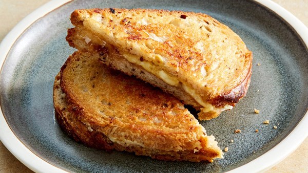 Grilled Gruyère with onion jam on rye
