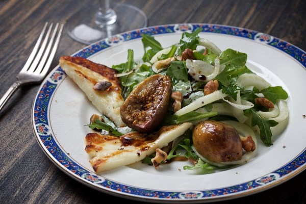 Grilled halloumi and fig salad with balsamic