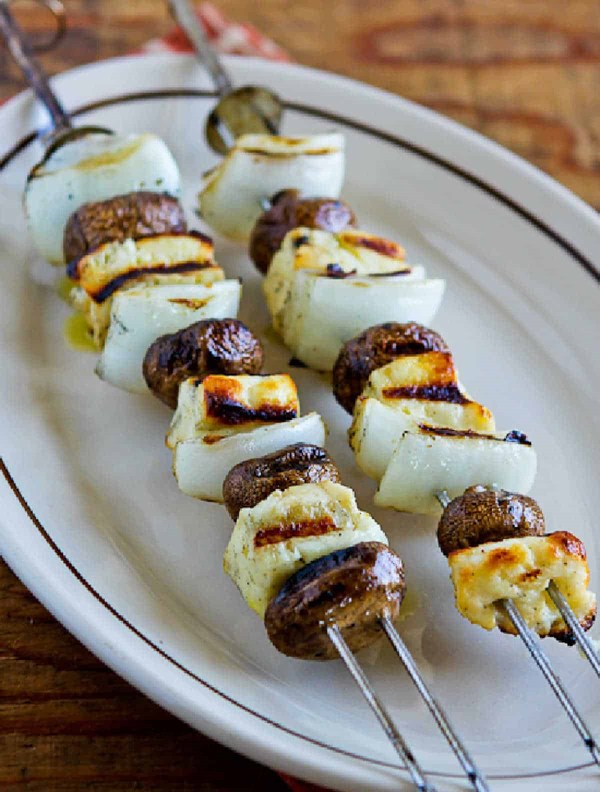 Grilled halloumi cheese with mushrooms 