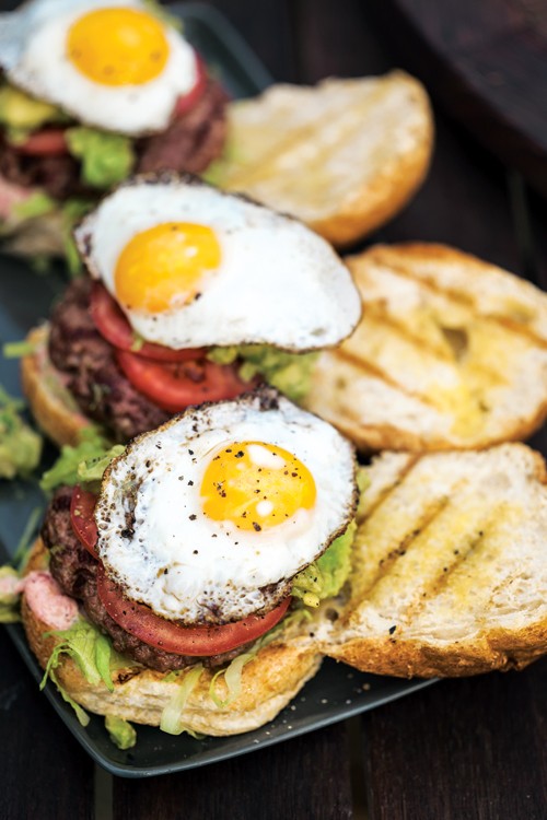 Grilled lamb burgers with red onion aïoli