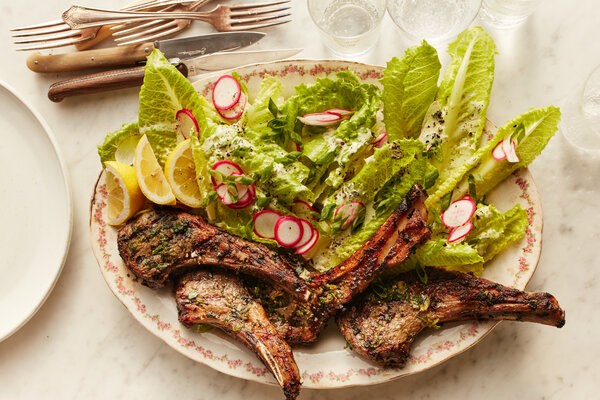 Grilled lamb chops with lettuce and ranch dressing