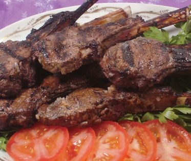 Grilled lamb rib chops (Castaleta mishwi)