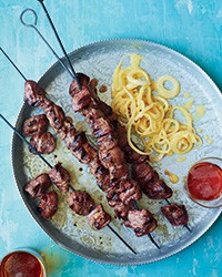 Grilled lamb skewers with mustard onions