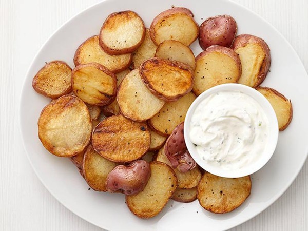Grilled lemon-pepper potatoes
