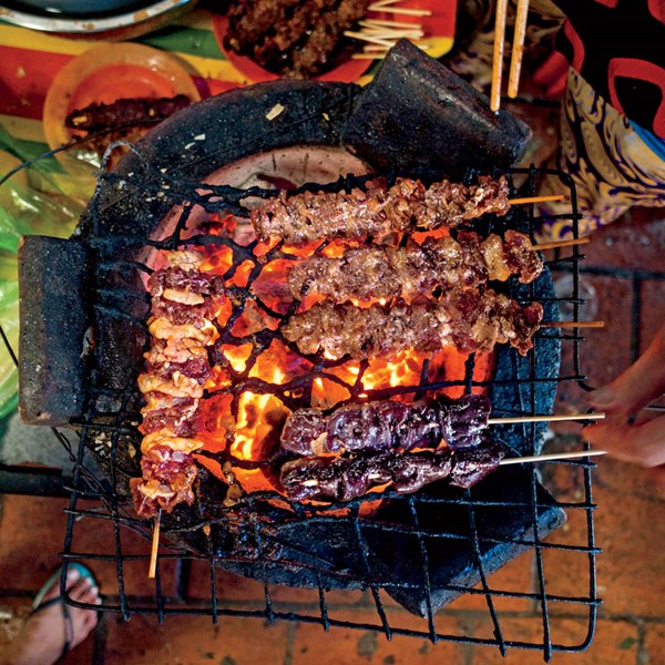 Grilled lemongrass beef skewers