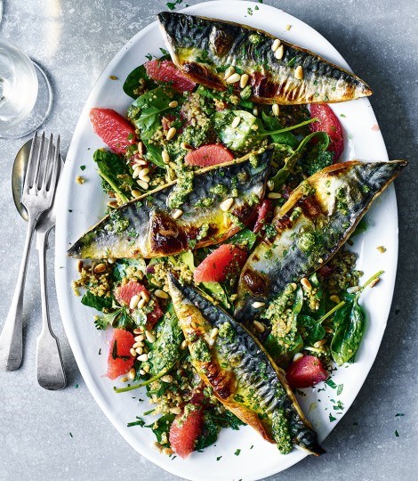Grilled mackerel, grapefruit and pesto freekeh salad