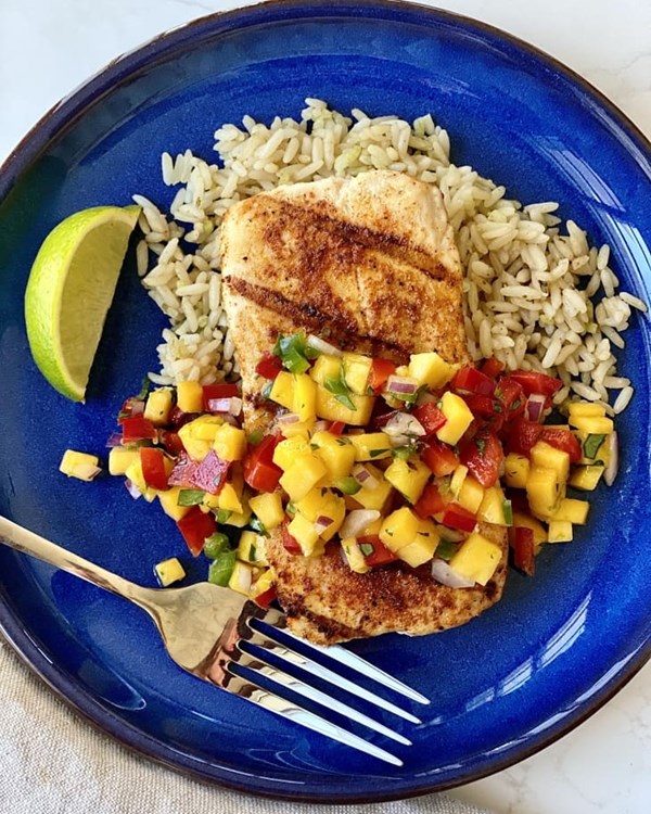 Grilled mahi mahi with mango salsa