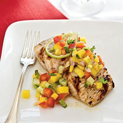 Grilled mahimahi with mango salsa