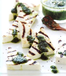 Grilled Minas cheese with a Brazilian pesto sauce (Minas grelhado com pesto Brasileiro)