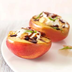 Grilled nectarines with mascarpone cream