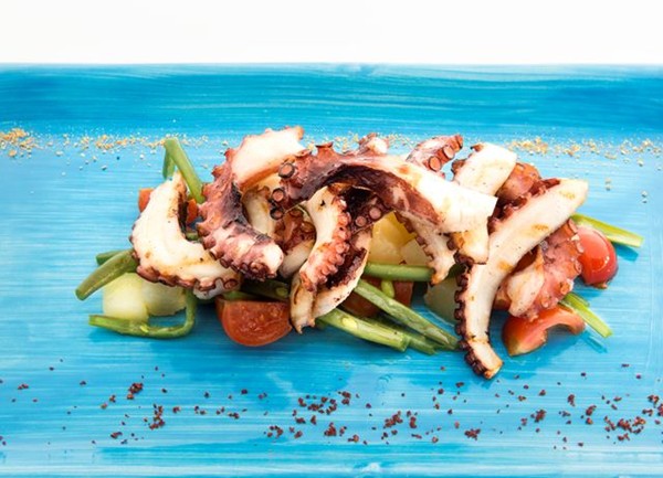 Grilled octopus with green beans and potatoes, flavoured with wild fennel