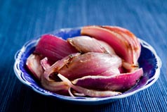 Grilled onion salad