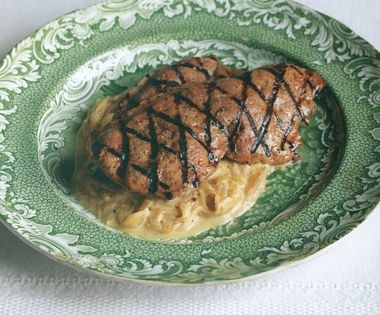 Grilled ox liver with creamed mustard onions