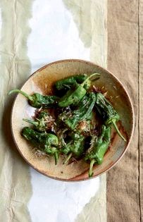 Grilled Padrón peppers with bonito flakes