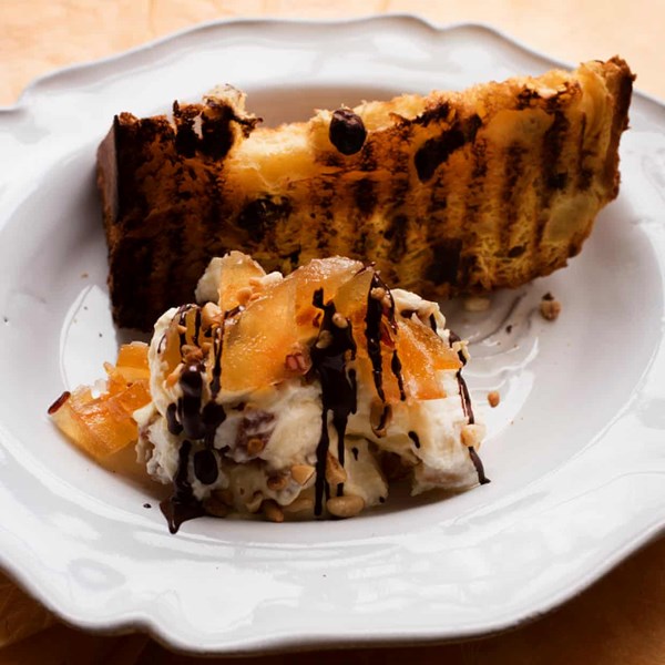 Grilled panettone, ricotta and candied fruits