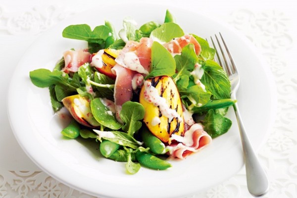 Grilled peach & prosciutto salad with yoghurt dressing