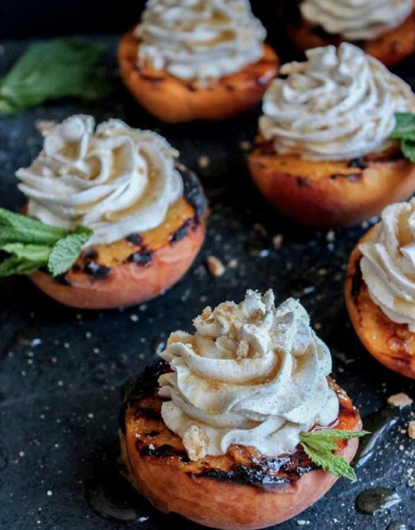 Grilled peach boats with mascarpone ice cream 