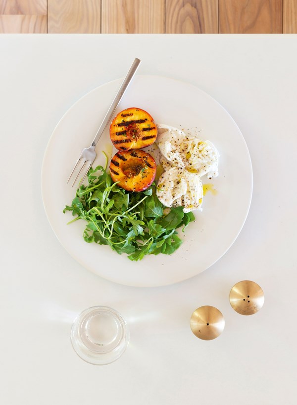 Grilled peach, mozzarella and rocket salad
