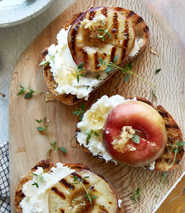 Grilled peaches on toast with fresh cheese, honey and thyme