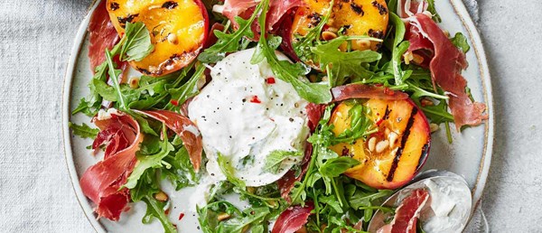 Grilled peaches with burrata