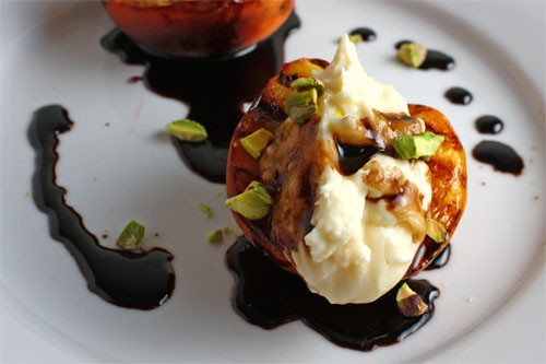 Grilled peaches with mascarpone and balsamic syrup