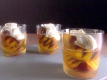 Grilled peaches with mascarpone cheese
